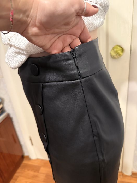 Міні юбка із еко шкіри, класично виглядаю, стильна та гарна якість