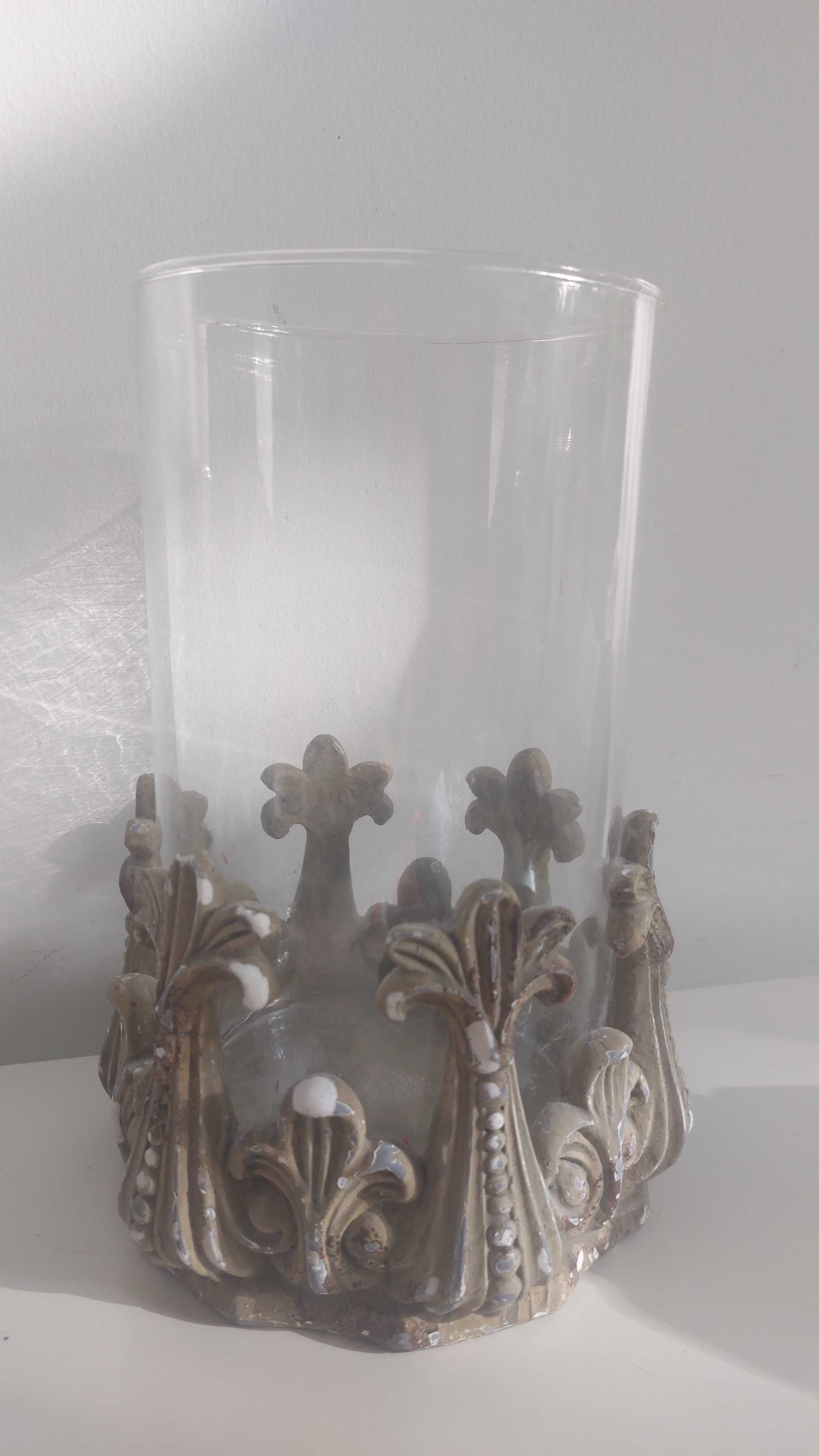 Jarra com aplicações em gesso