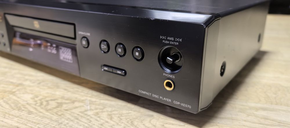 CD-програвач Sony CDP-XE570