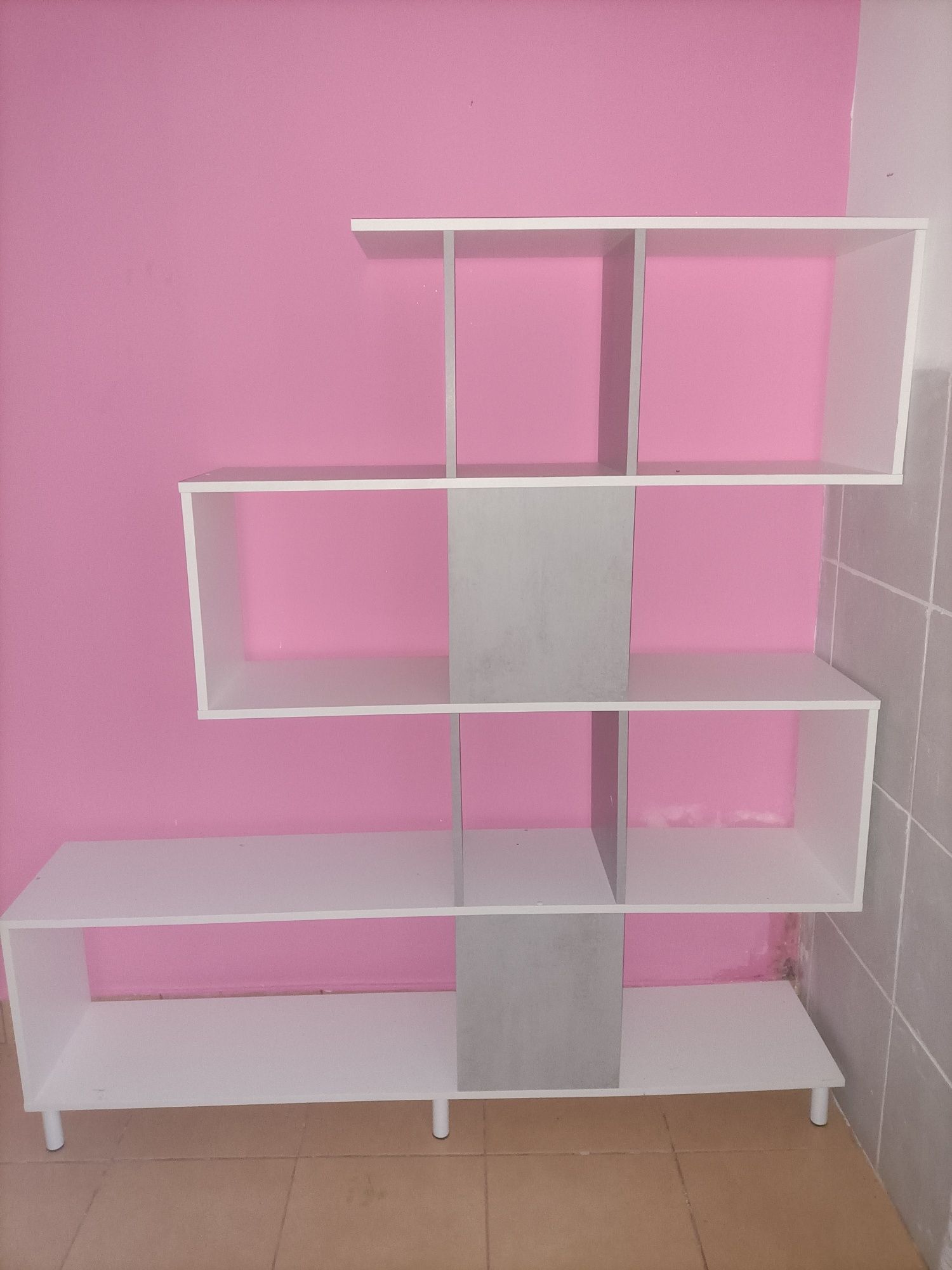 Movel Sala branco e cinza