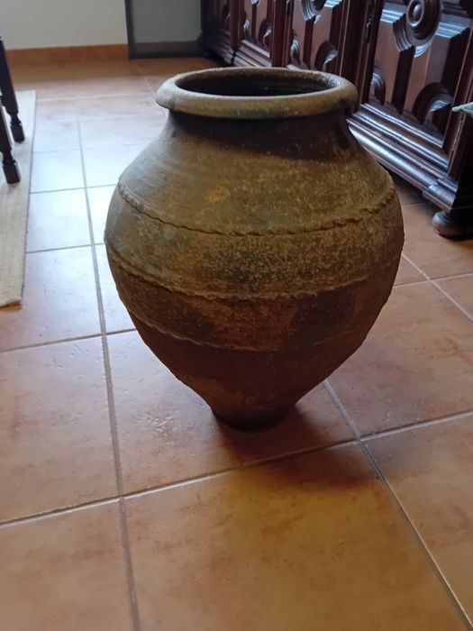 Talha antiga de barro