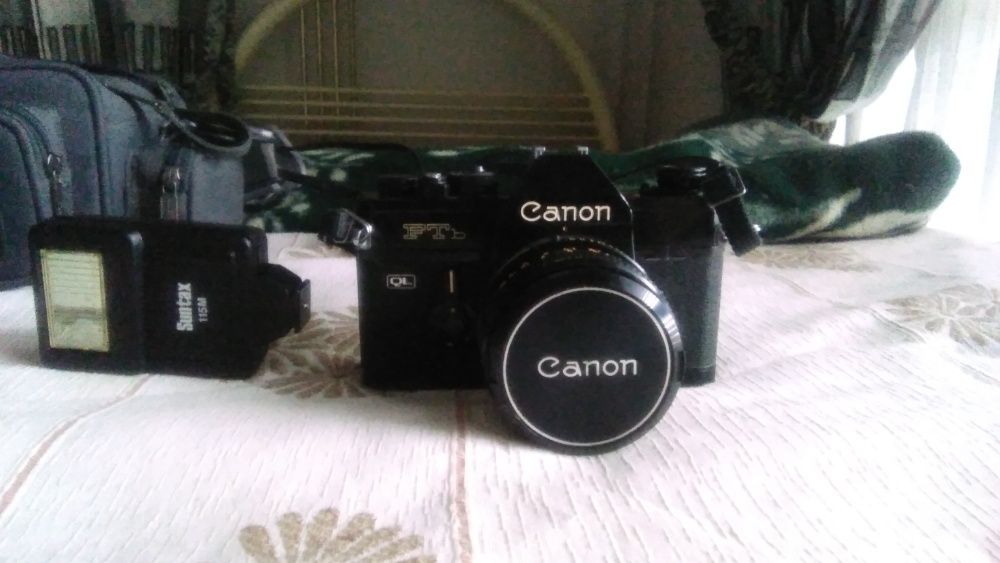 Máquina Fotográfica "CANON"