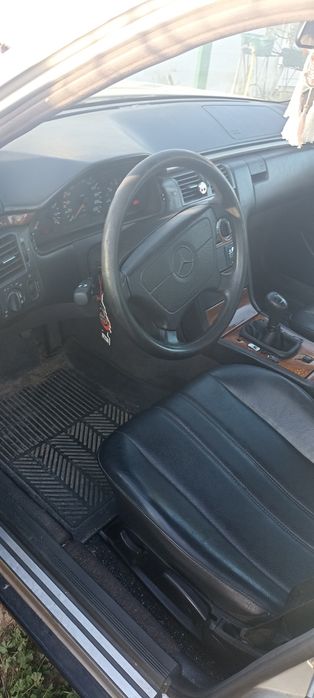 Mercedes E220D w210