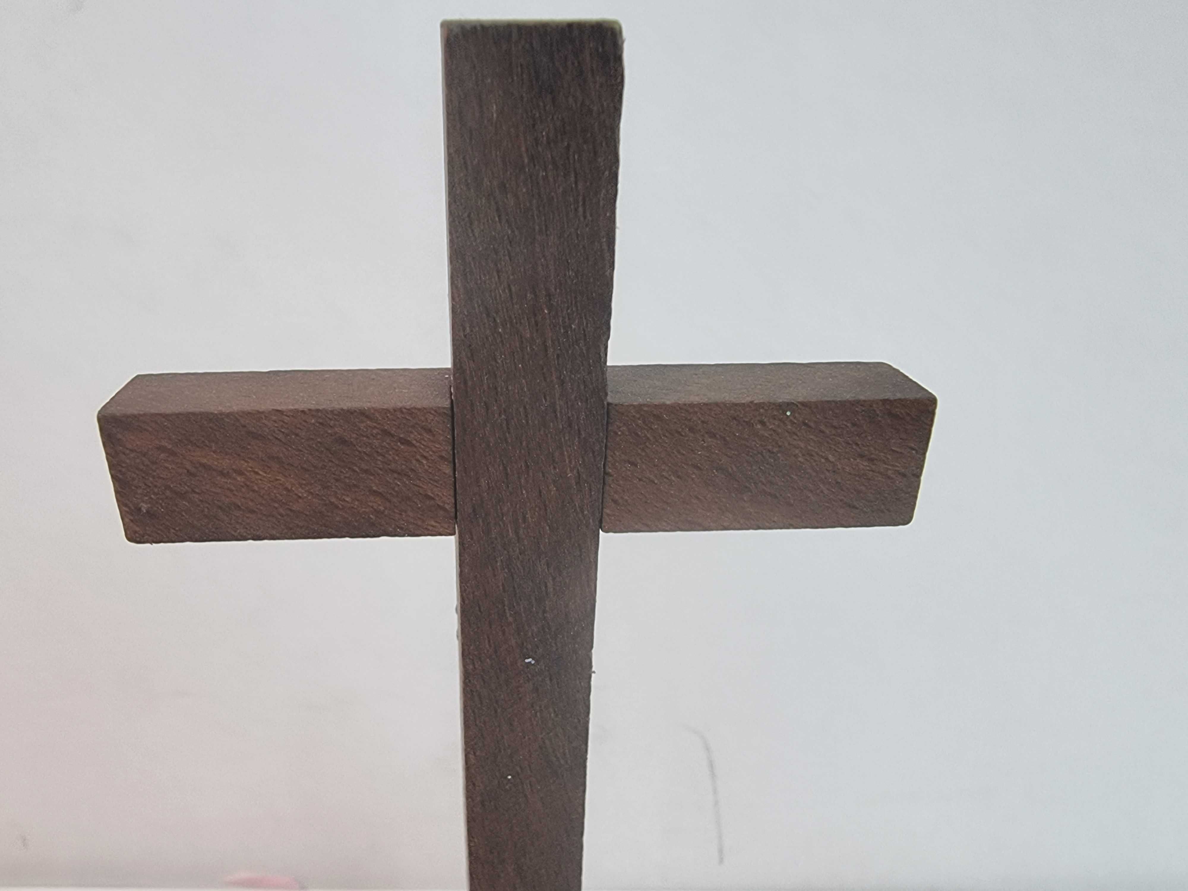 Figurka Krzyż stojący drewniany brązowy krzyże stojące brązowe drewno
