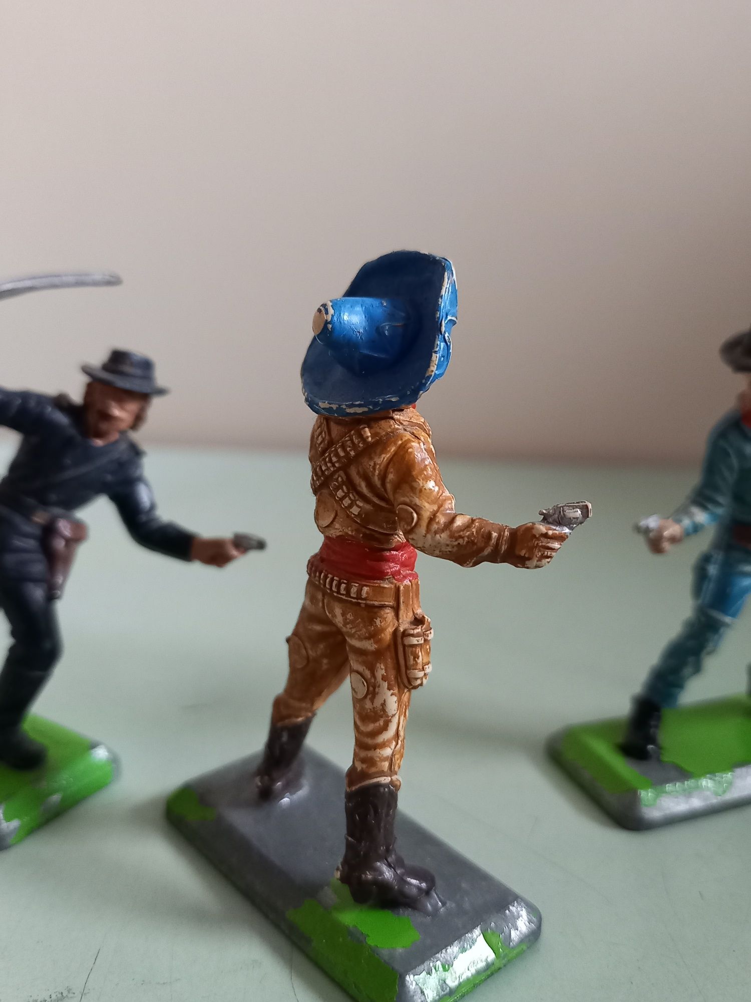 Meksykanin gangster żołnierzyk kioskowiec sombrero kowboy figurka prl