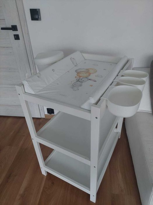 przewijak stojący drewniany + akcesoria