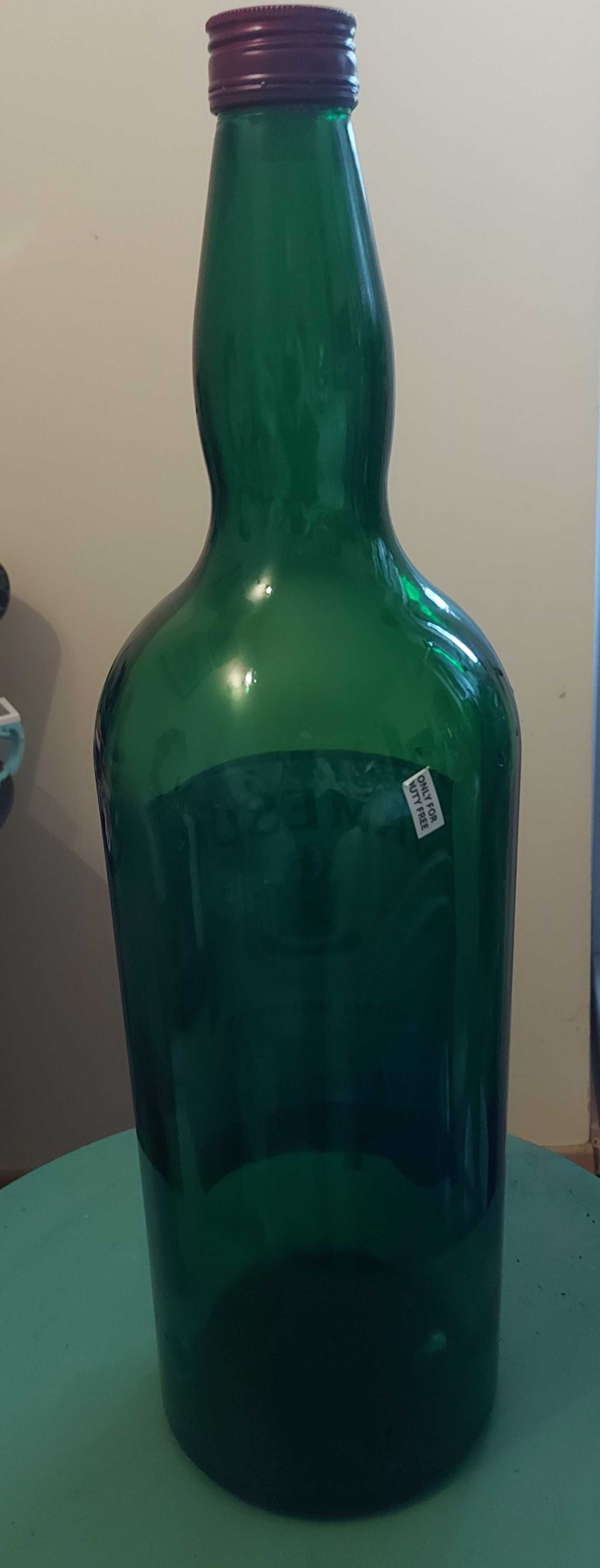 Бутыль, стекло, 4,5 литра, с крышкой.