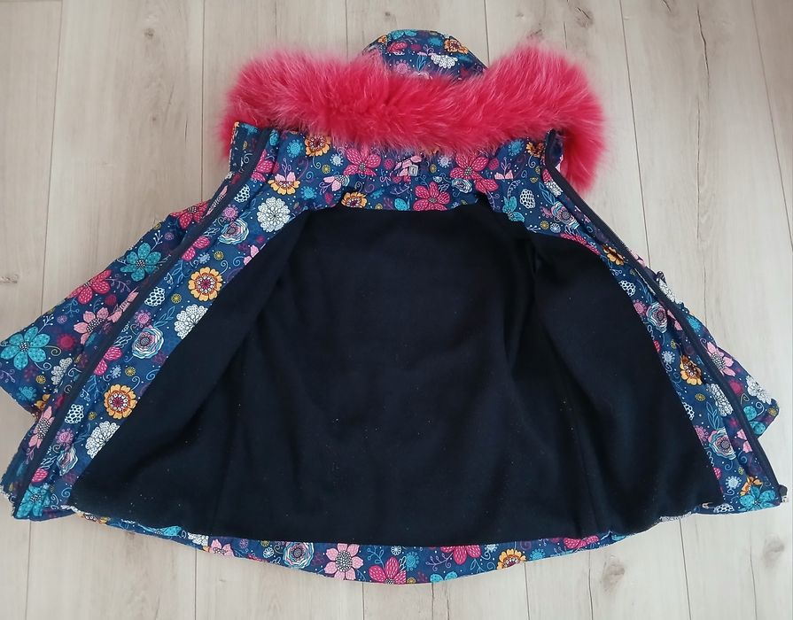 Зимова куртка на дівчинку