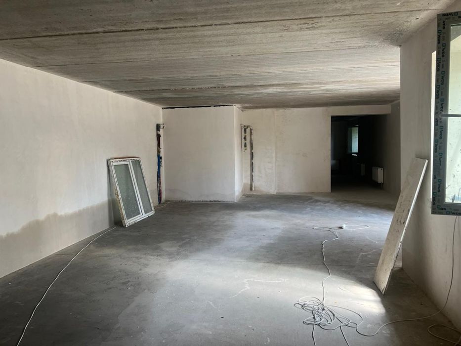 Здається в оренду цьокольне приміщення, окремий вхід з фасаду