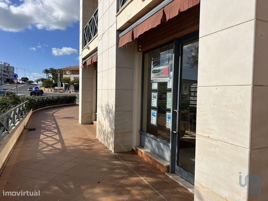 Loja / Estabelecimento Comercial em Albufeira e Olhos de Água de 52,00
