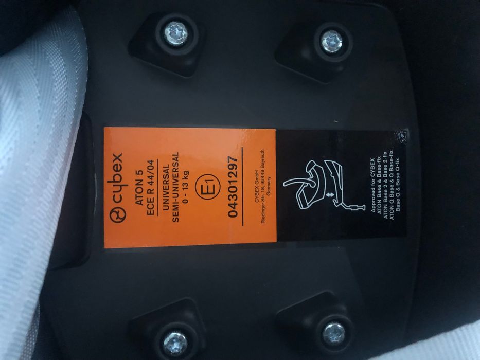 Ovo Cybex modelo Aton e base isofix Cybex modelo Base Q-Fix