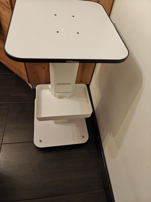 Stolik pomocnik kosmetyczny.