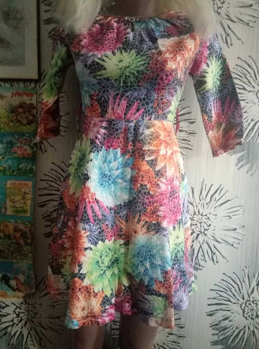 модное яркое платье