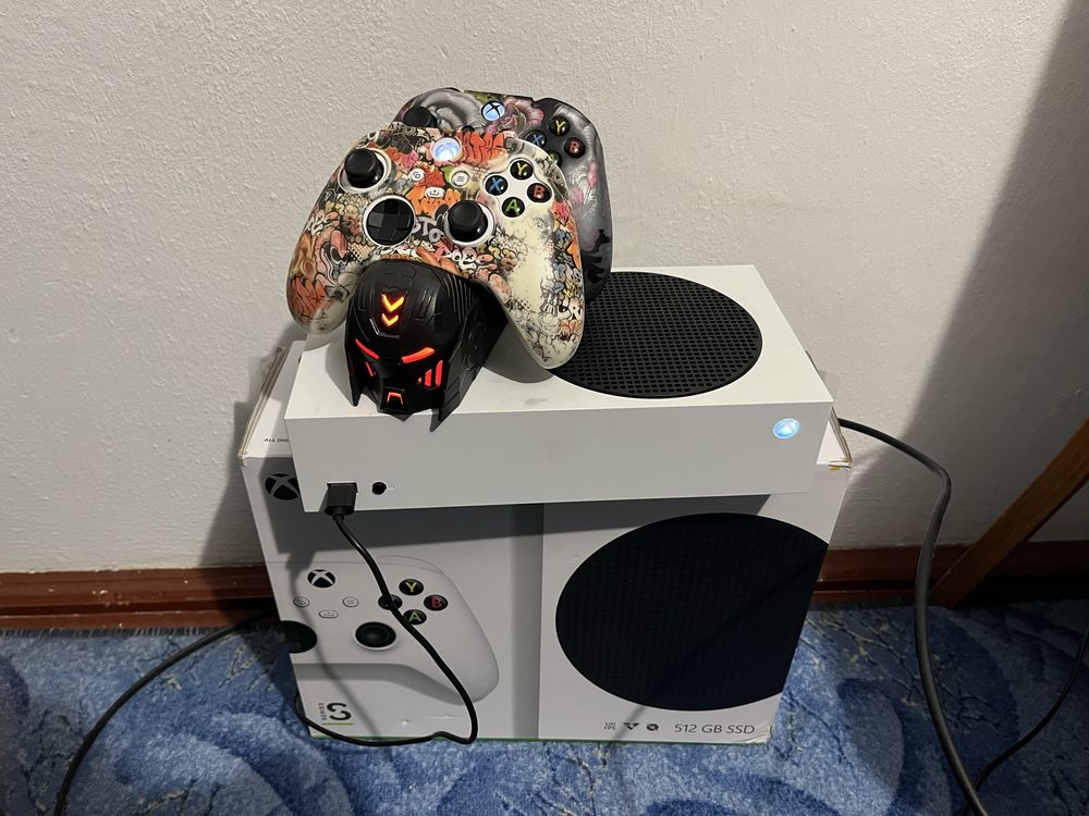 Продам Xbox Series S 512 gb