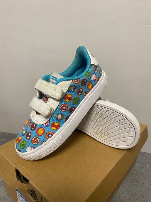Adidas Marvel buty dziecięce sportowe r. 27