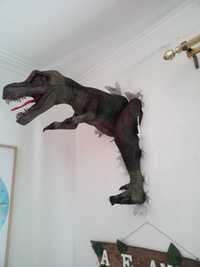 Dinossauro feito de esferovite