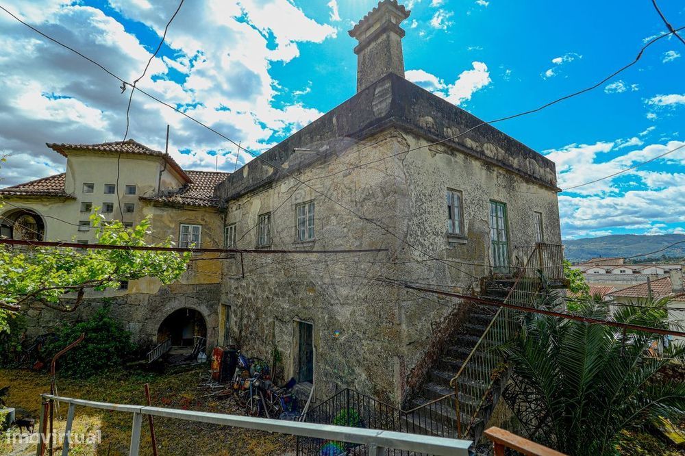 Moradia T8 para venda