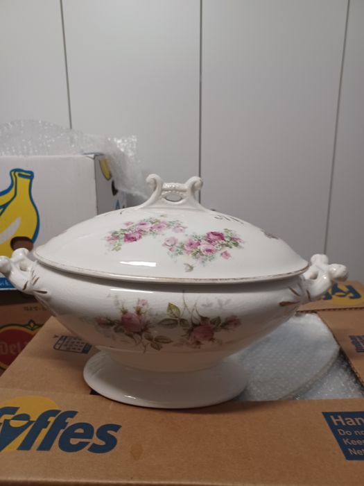 Terrina em porcelana