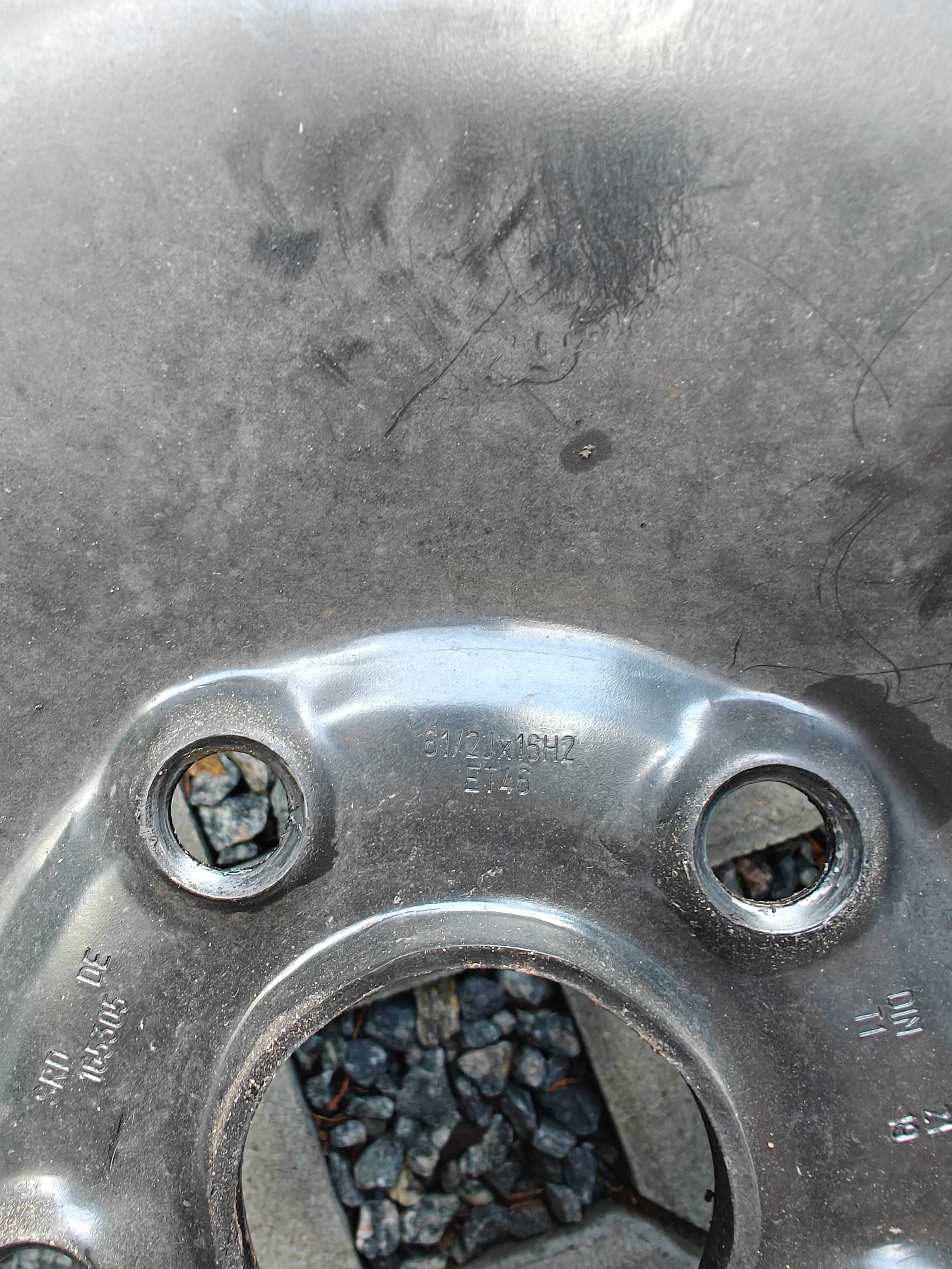 Sprzedam komplet opon zimowych Dębica 205/55 R16 na felgach stalowych