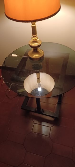 Mesa com tampo de vidro