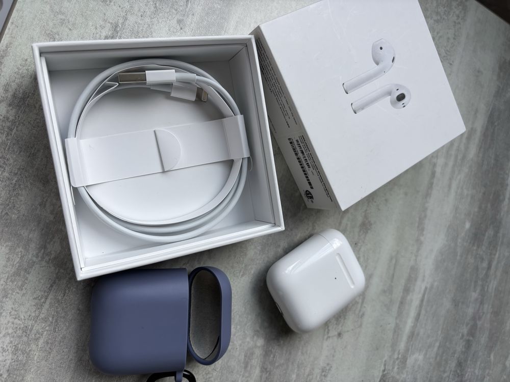 Airpods 2 оригінал (коробка, кабель, чохол)