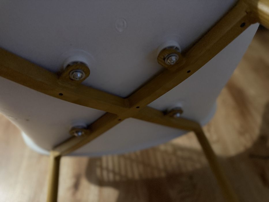 Ażurowe białe krzesło, boho, styl skandynawski