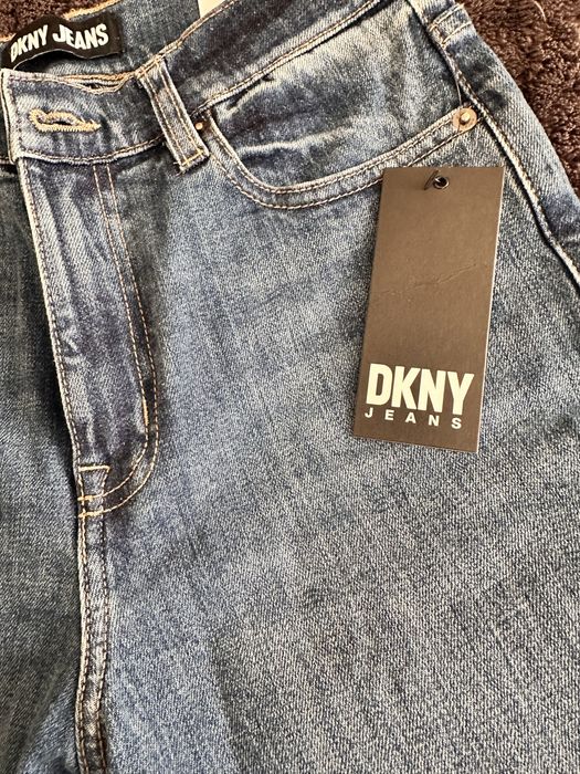 Продам джинсы DKNY
