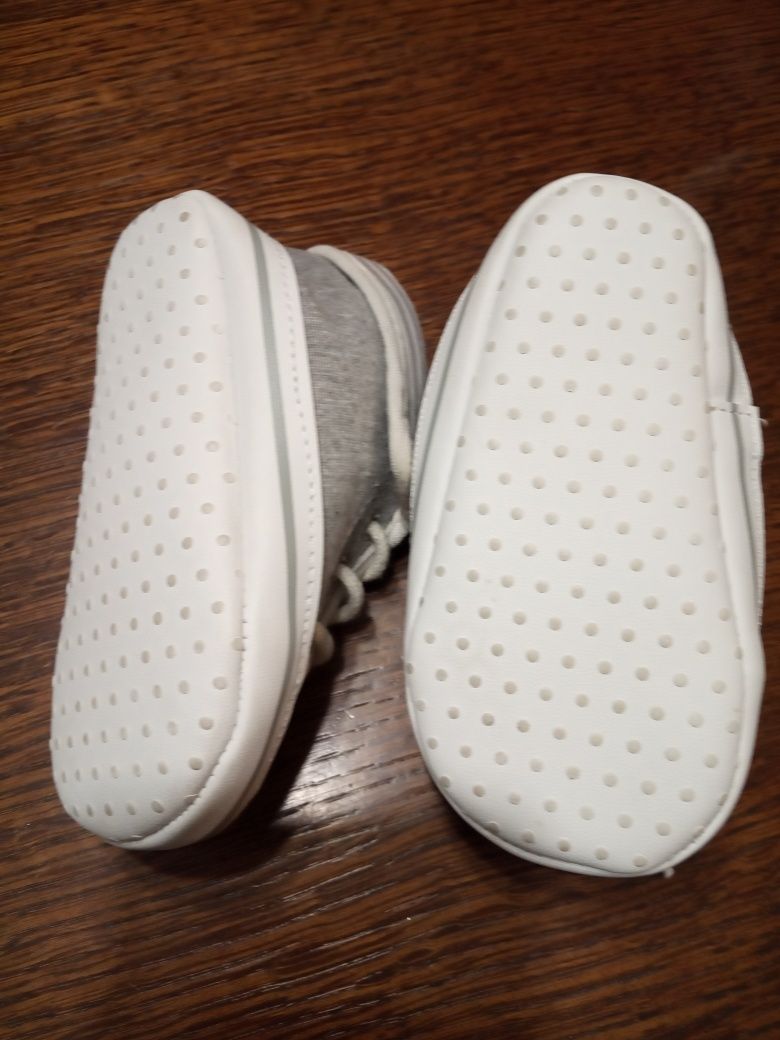 Buty Benetton, kapcie