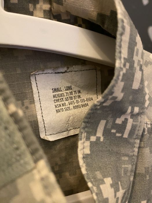 Bluza wojskowa we wzorze ucp rozmiar small-long + naszywki