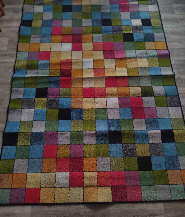 Продам килим в дитячу кімнату.В дуже хорошому стані.