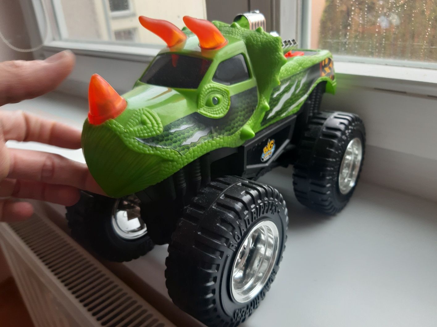 Auto dinozaur Triceratops Monster Jam Road Rippers