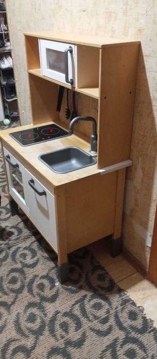 Дитяча кухня із дерева