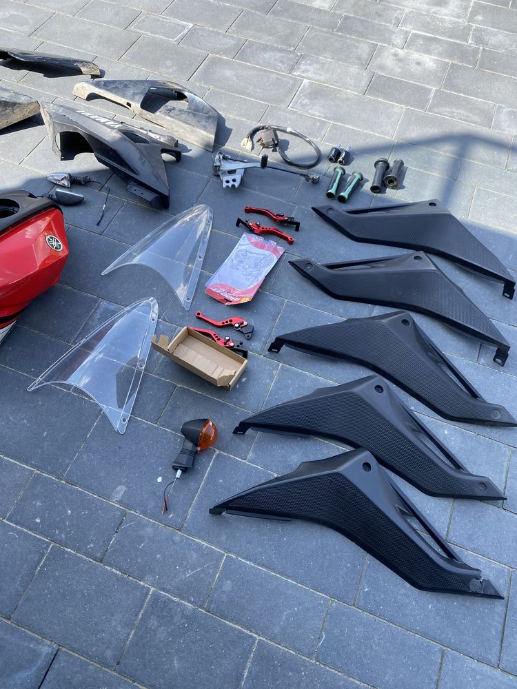Owiewki plastiki czesci plug bok boczek banan bak yamaha yzf r125