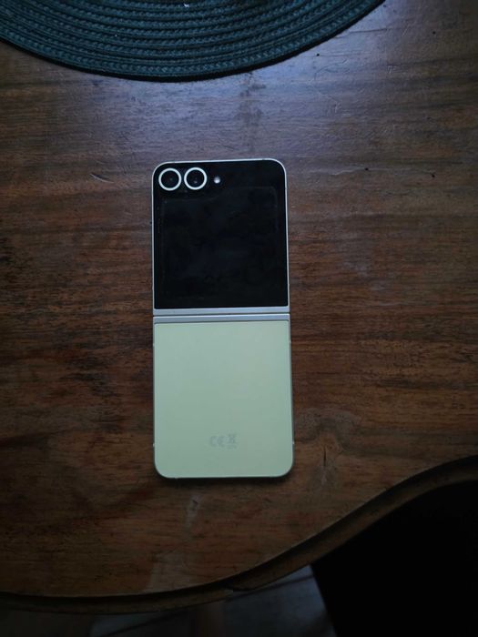 Samsung Galaxy Z FLIP 6