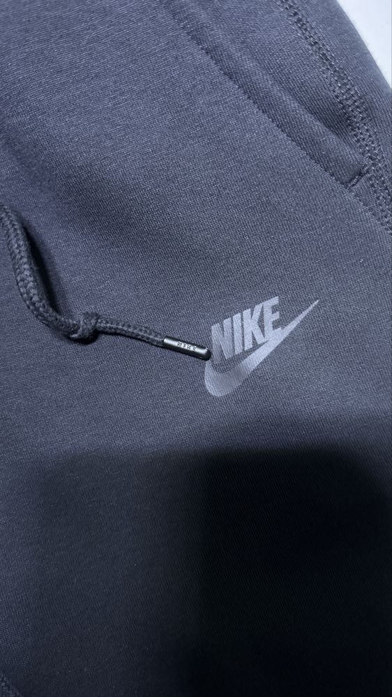 Nowe, czarne spodnie dresowe Nike Tech Fleece w rozmiarze XS joggers