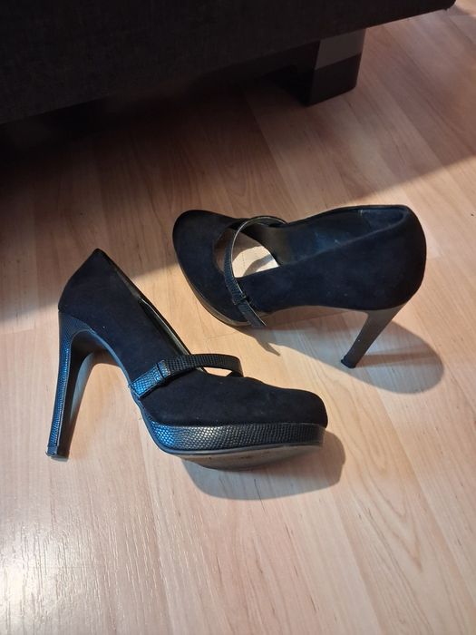 Czarne obcasy 37.5