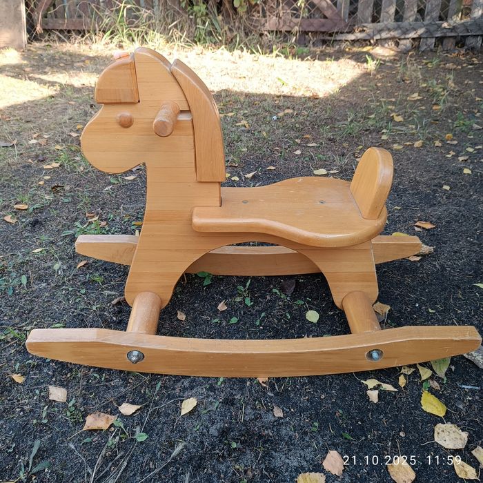 Konik na biegunach drewniany