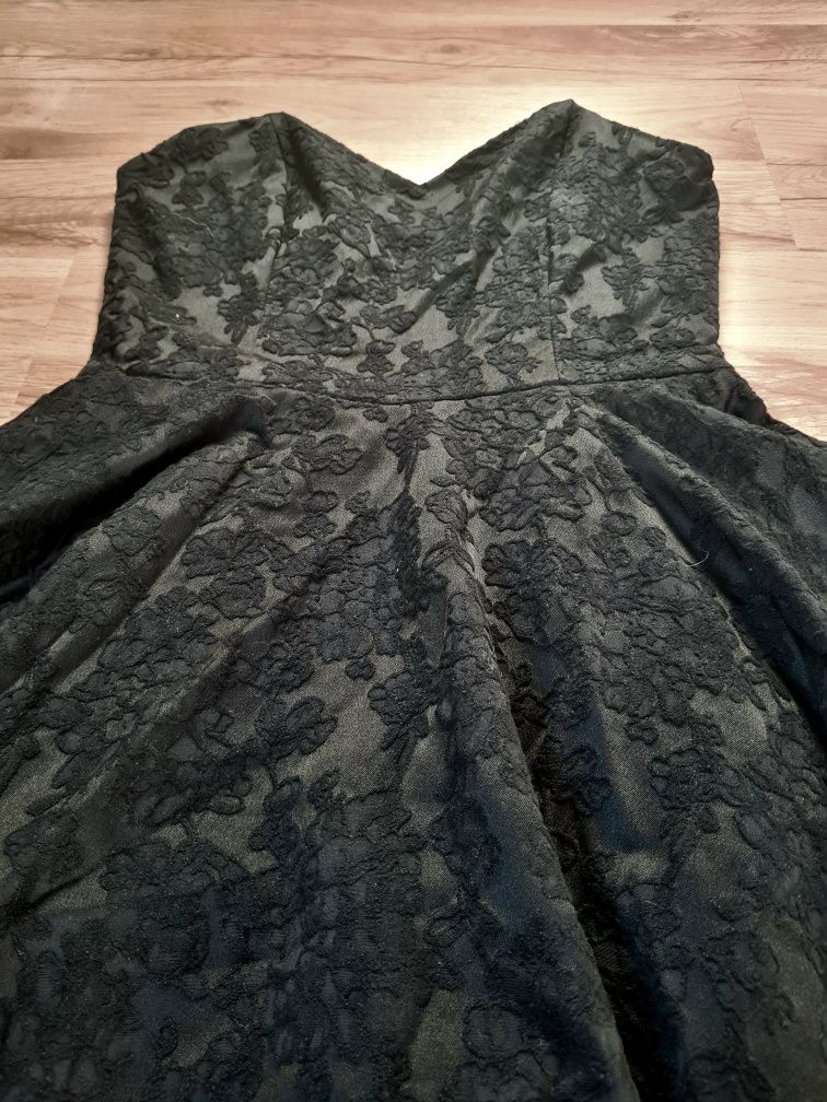 Czarna sukienka gorsetowa tiul