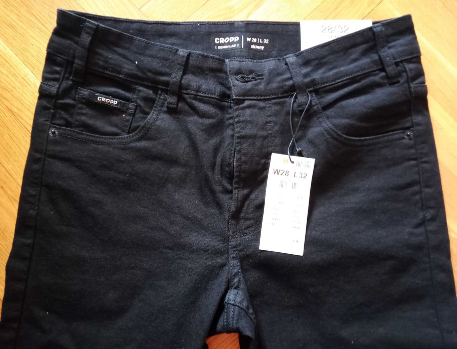 Spodnie jeansowe młodzierzowe z firmy Cropp Denim