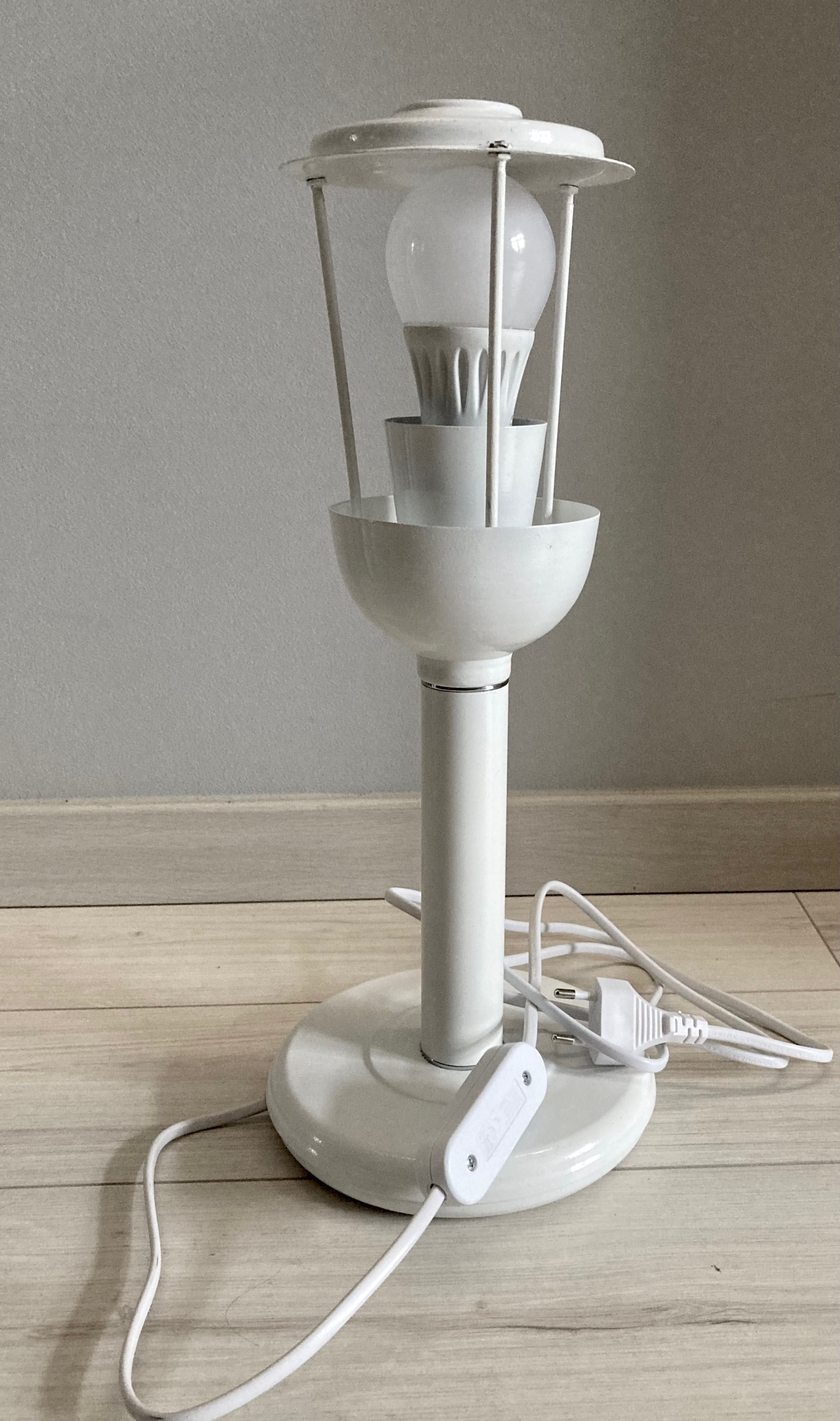 Lampa designerska, stołowa, gabinetowa  z pięknym  szklanym kloszem