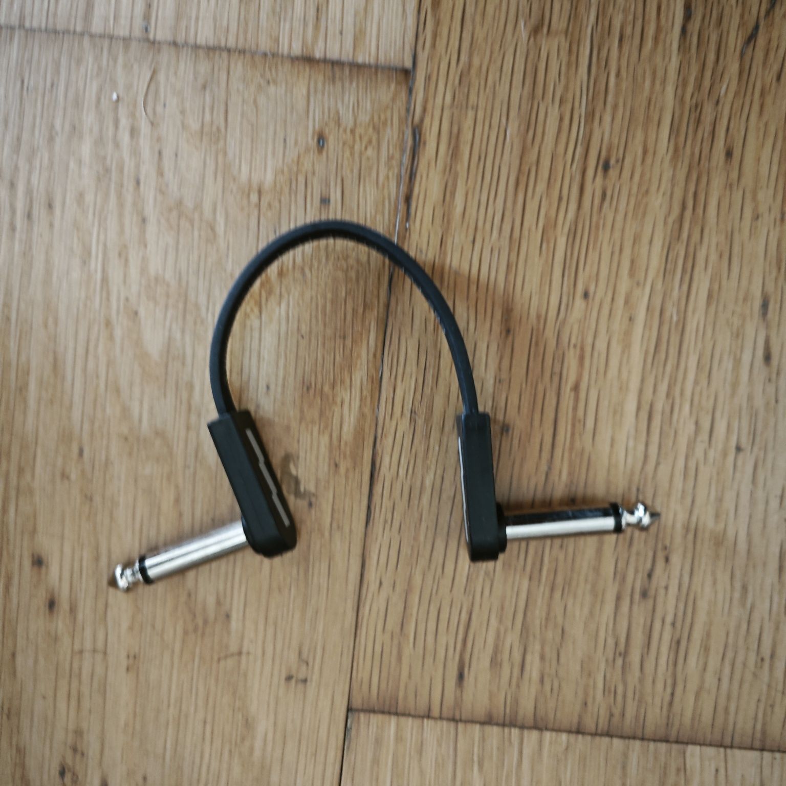 Pedaleira para guitarra, cabos e fonte
