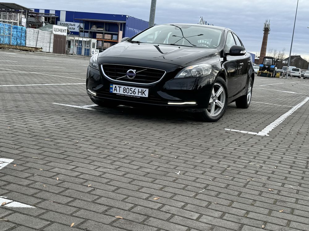 VOLVO V40 2013 РІК