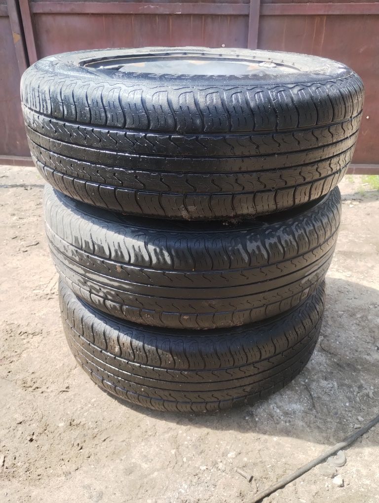 Продам колеса в сборе . Renault Laguna R 16.