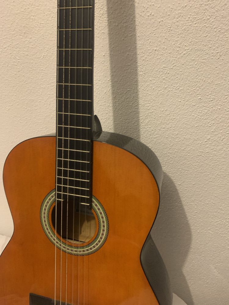 Vende se guitarra acustica