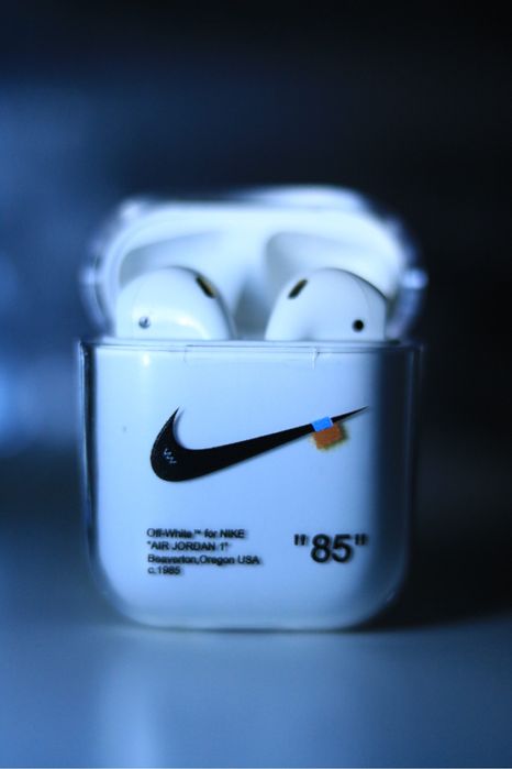 - Nike & Off White - Capa Airpods
