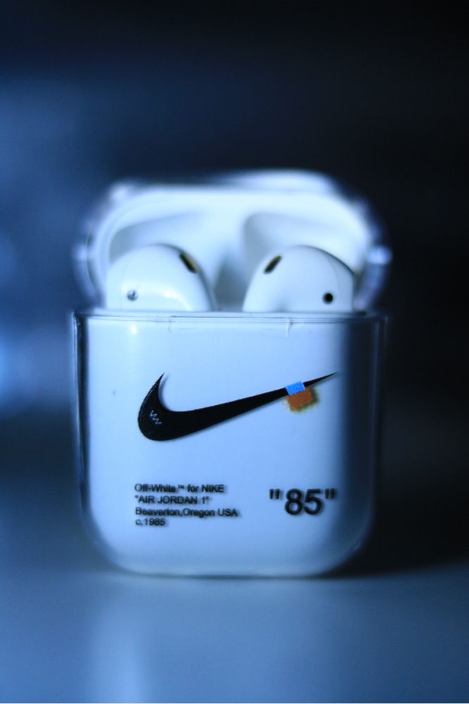 - Nike & Off White - Capa Airpods