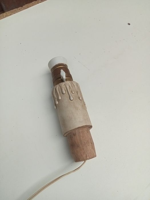 Suporte em madeira para lâmpada com interruptor