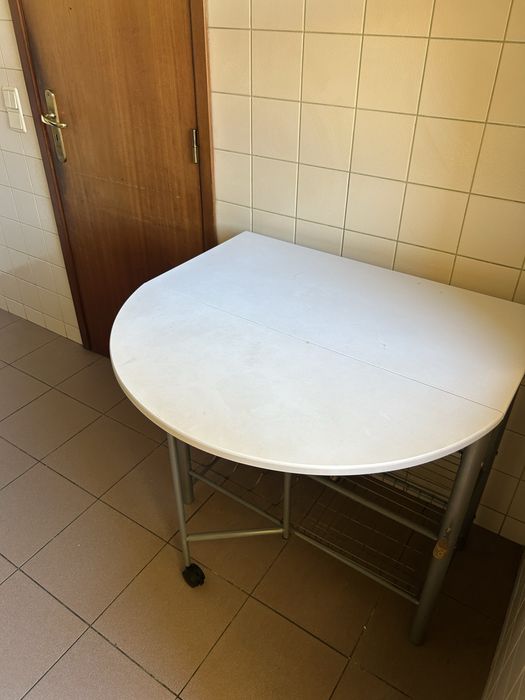 Conjunto mesa de cozinha com oferta das cadeiras