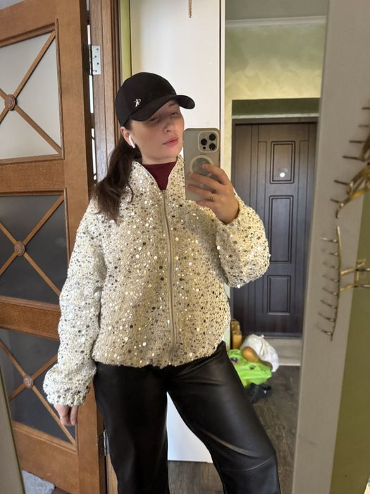Куртка бомбер з паєтками