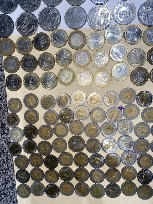 Moedas de 200 e 100 escudos